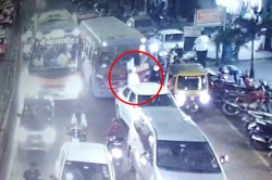 CCTV : खासगी बसने ज्येष्ठ नागरिकास चिरडले, पुण्यातील घटना
