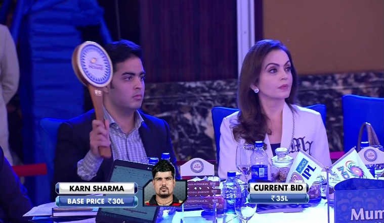 IPL 2020 : मुंबई इंडियन्सचा महत्वाचा निर्णय, RCB च्या फलंदाजावर बोली लावण्याची शक्यता