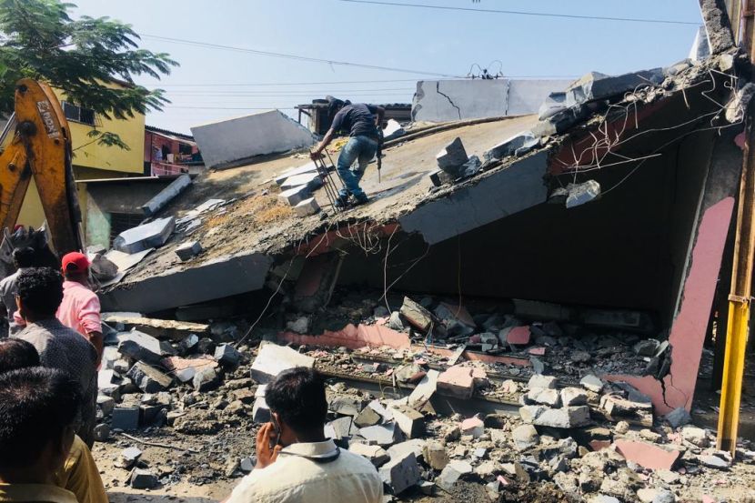 कोल्हापुरात मटका किंगच्या कार्यालयावर कारवाई, जेसीबी चढवून केलं जमीनदोस्त