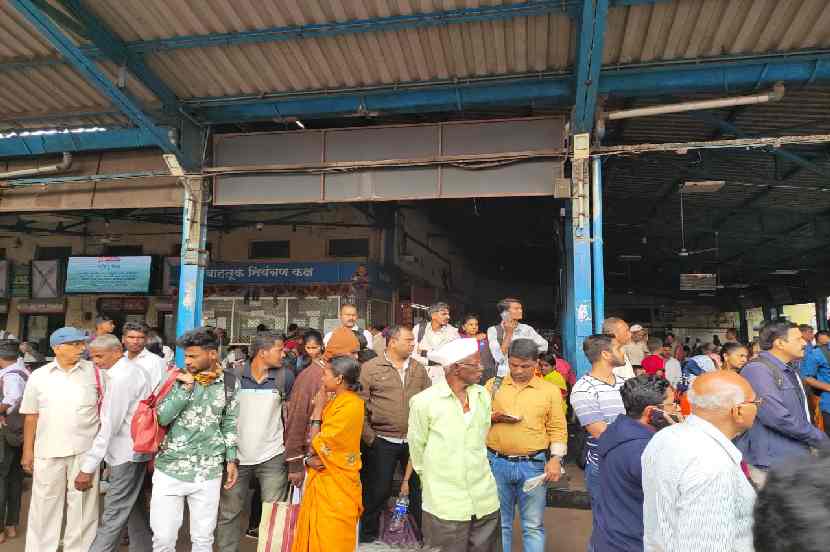 महाराष्ट्र-कर्नाटक सीमावाद पेटला, दोन्ही राज्यातील एसटी वाहतूक बंद