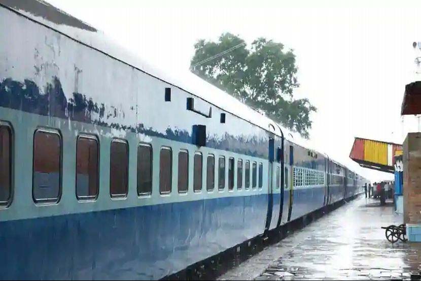 नव्या वर्षात रेल्वे प्रवास महाग, मुंबईकरांना भुर्दंड नाही