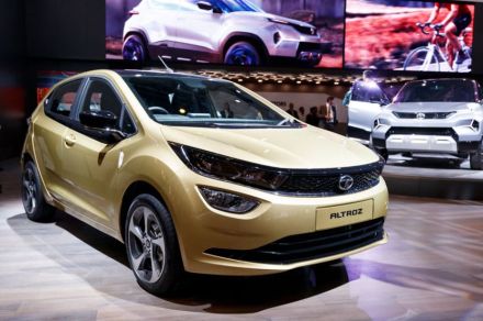 (Tata Altroz कारला 89 व्या Geneva Motor Show शोमध्ये दाखवण्यात आलं होतं, सौजन्य - AP)