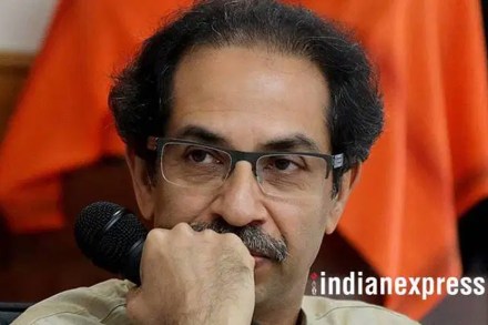 उद्धव ठाकरे यांच्यासमोर सीमाप्रश्नाचे शिवधनुष्य