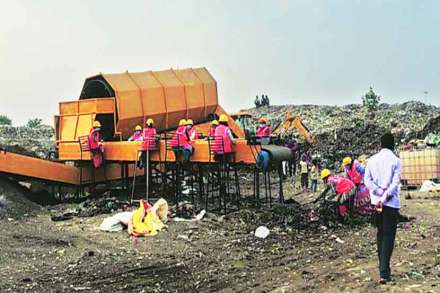 सटाणा शहरात कचऱ्यावर प्रक्रिया करण्यासाठी कार्यान्वित केलेली यंत्रणा.