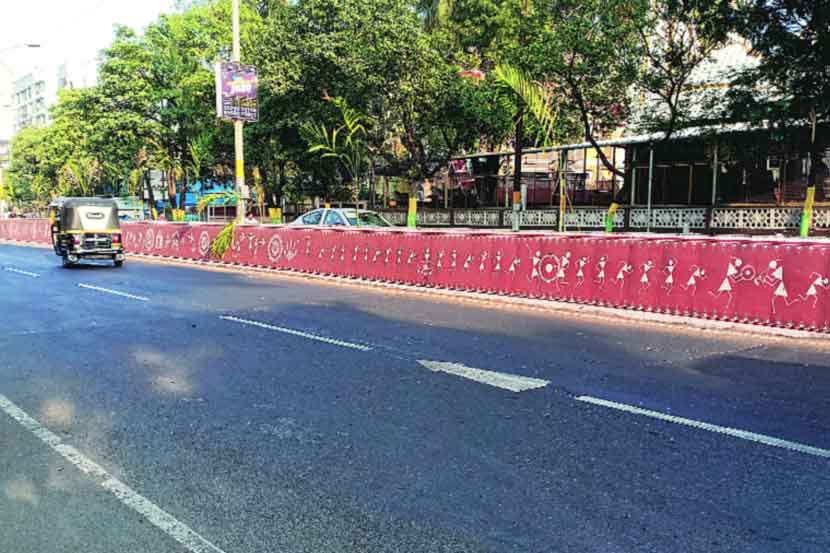 वसईच्या रस्ते दुभाजकांवर वारली चित्रकलेची कलाकुसर