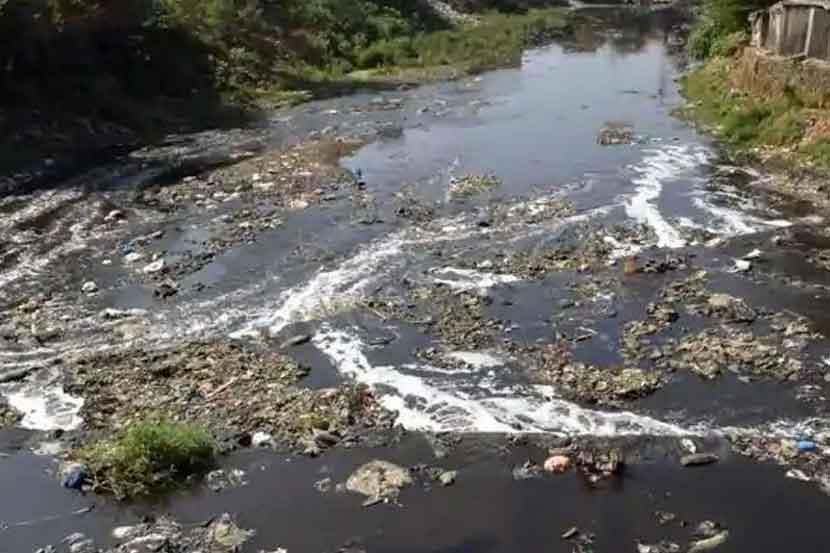 झोडपट्टीतील सांडपाण्यामुळे पारसिक नाला प्रदूषित