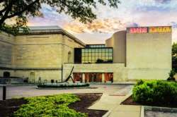 ‘पृथ्वी’ प्रदक्षिणा : तिच्या हक्काची ‘मांडणजागा’