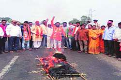 भीमाशंकर पाटीलच्या प्रतीकात्मक पुतळ्याचे शिवसेनेकडून दहन