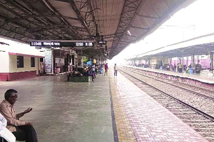 मेगा ब्लॉकमुळे प्रवाशांचे हाल