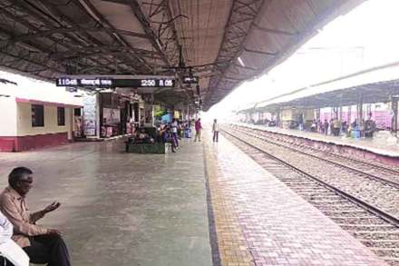 मेगा ब्लॉकमुळे प्रवाशांचे हाल