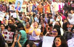 इस्लामी कट्टरतेविरुद्ध लढायचे, तर..