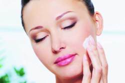 थंडीत कशी घ्याल त्वचेची काळजी?