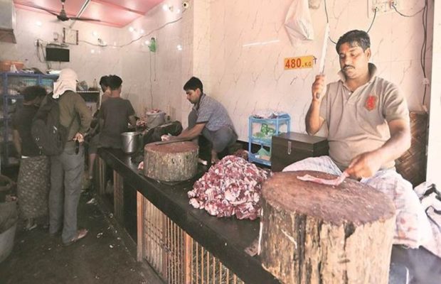 मटण ४८० रुपये किलो दराने विक्री; कोल्हापूरकरांचा जीव भांडय़ात