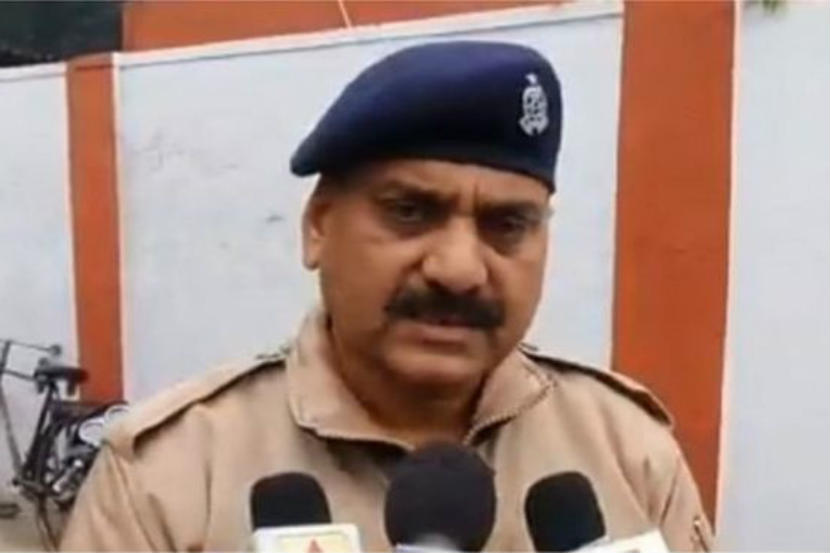 मेरठ : जिल्हा पोलीस प्रमुख अखलेश नारायण सिंह यांच्या आक्षेपार्ह विधानाचा व्हिडिओ सध्या व्हायरल झाला आहे.