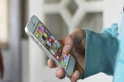 рдиреНрдпреВрдорд░реЙрд▓реЙрдЬреА : рддреБрдордЪрд╛ рдореЛрдмрд╛рдЗрд▓ рдирдВрдмрд░ рдХрд╛рдп рд╕рд╛рдВрдЧрддреЛ? рдЬрд╛рдгреВрди рдШреНрдпрд╛