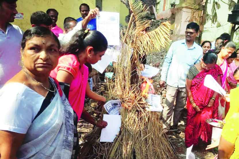 विमानतळ प्रकल्पग्रस्तांकडून संमतीपत्रांची होळी