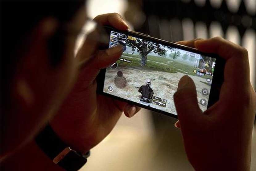 PUBG खेळण्याच्या नादात पाणी समजून अ‍ॅसिड प्यायला