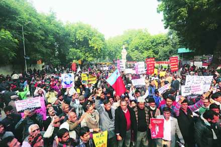 दादागिरीचा प्रतिरोध आवश्यकच