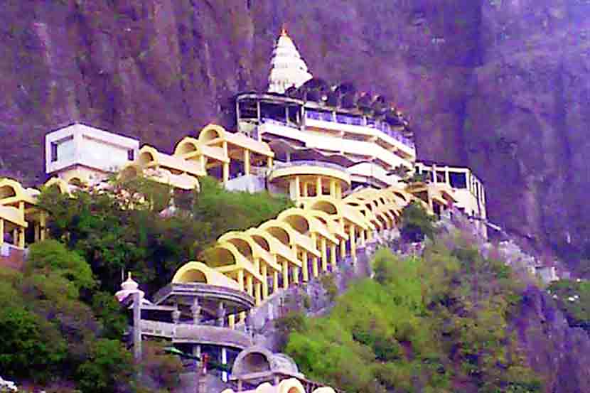 श्री सप्तश्रृंगी मंदिरातील गर्भगृह दर्शनास नववर्षांपासून बंदी ; देवस्थानचा निर्णय