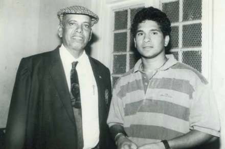 तुमच्या आठवणी मनात सदैव राहतील! आचरेकर सरांच्या आठवणींनी सचिन झाला भावूक तुमच्या आठवणी मनात सदैव राहतील! आचरेकर सरांच्या आठवणींनी सचिन झाला भावूक