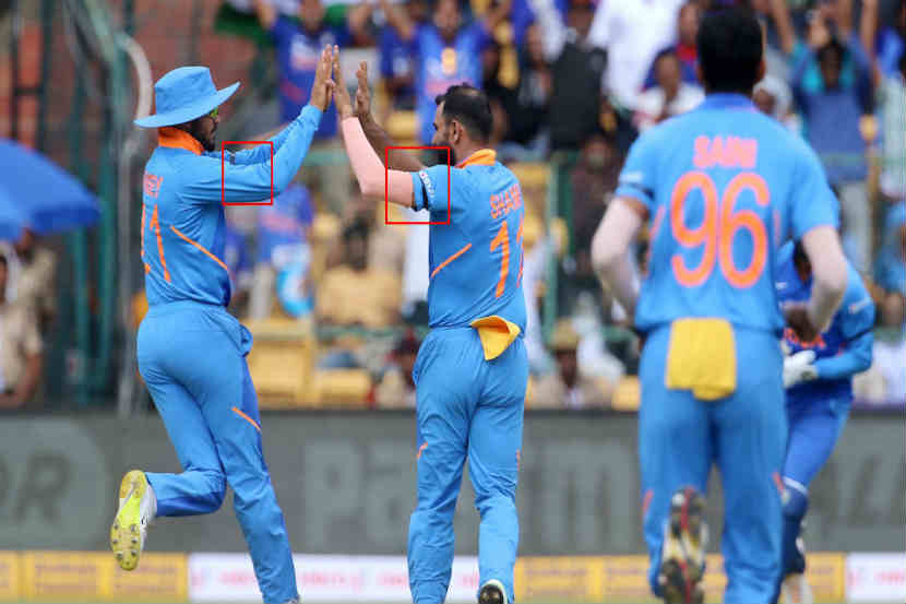 Ind vs Aus : …म्हणून टीम इंडिया हाताला काळी पट्टी लावून मैदानात
