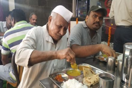 शिवथाळी पुणेकरांच्या सेवेत; ११ ठिकाणी मिळणार थाळी