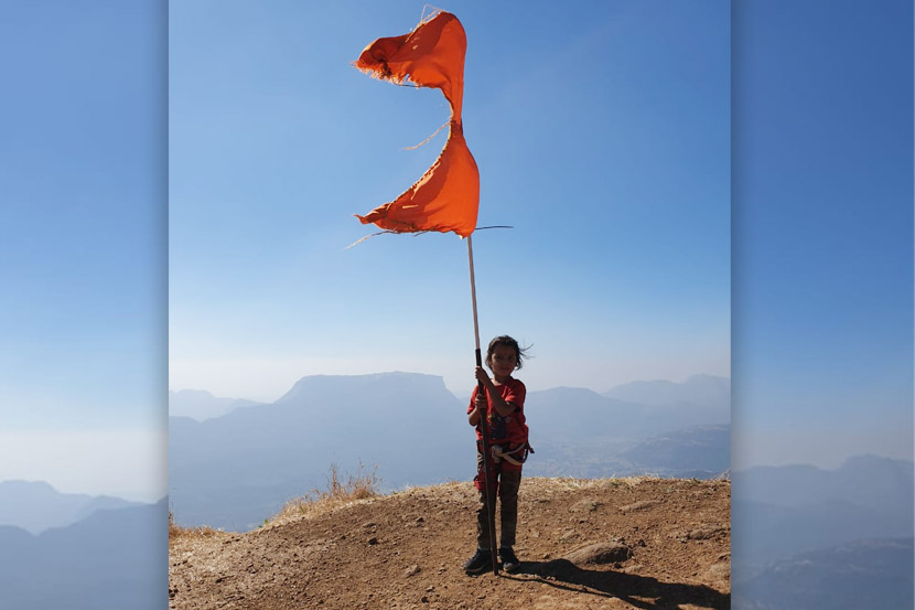 अवघ्या चार वर्षांच्या ‘सह्याद्री’ने सर केला ३ हजार फूट उंच लिंगाणा सुळका