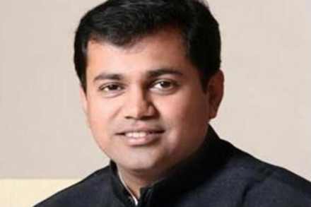 महाविद्यालयीन कार्यक्रमाची सुरुवात राष्ट्रगीतानेच होणार-उदय सामंत