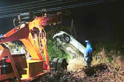 भरधाव मोटार विहिरीत कोसळून दोघे ठार, तीन जखमी