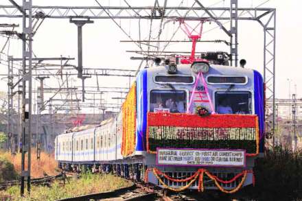 वातानुकूलित लोकलच्या उद्घाटनात मानापमान नाटय़