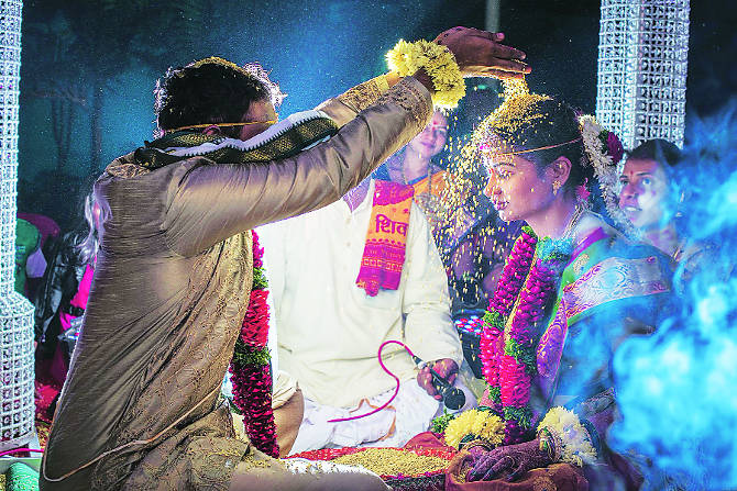 आपल्या करिअरकडे लक्ष देणाऱ्या या पिढय़ांनी वैवाहिक जीवनाला त्यामानाने दुसऱ्या किंवा तिसऱ्या प्राधान्यक्रमावर टाकले.