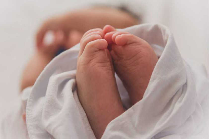 कमालच आहे! नवजात मुलाचं नाव ठेवलं करोना आणि लॉकडाउन