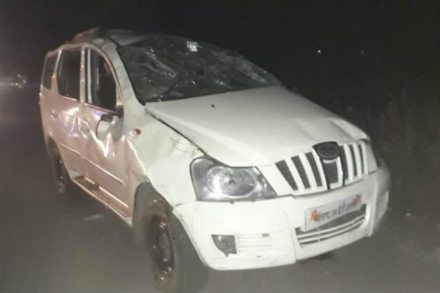 मुख्यमंत्री उद्धव ठाकरेंच्या मेहुणीच्या कारला भीषण अपघात मुख्यमंत्री उद्धव ठाकरेंच्या मेहुणीच्या कारला भीषण अपघात