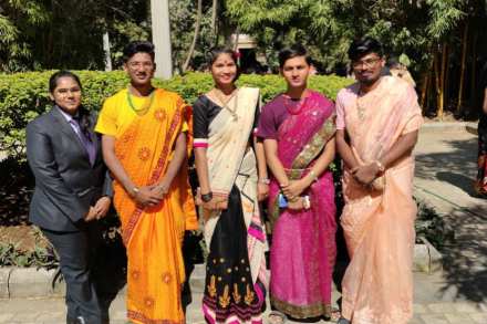 पुण्यातील कॉलेजमध्ये साजरा झाला अनोखा ‘साडी डे’