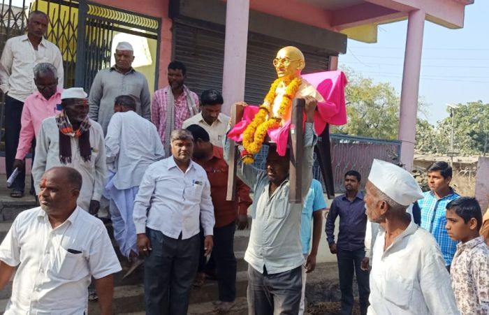 महाराष्ट्रातल्या या गावात तब्बल ६८ वर्षे भरतेय ‘गांधीबाबा यात्रा’