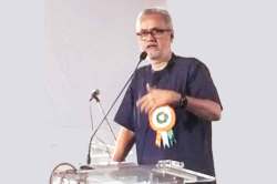 व्यवस्थेला प्रश्न विचारण्याऐवजी माध्यमांचे मनोरंजनीकरण