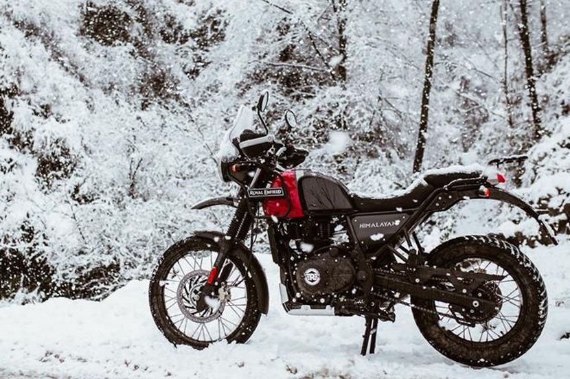 ‘रॉयल एनफील्ड’ची अ‍ॅडव्हेंचर बाइक Himalayan लाँच, बुकिंगलाही झाली सुरूवात