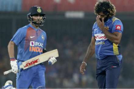 “मला जमलं नाही…”; पराभवानंतर मलिंगा झाला भावनिक “मला जमलं नाही…”; पराभवानंतर मलिंगा झाला भावनिक