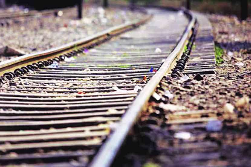 खडवली ते टिटवाळा स्थानकादरम्यान रुळाला तडा