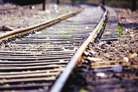 खडवली ते टिटवाळा स्थानकादरम्यान रुळाला तडा