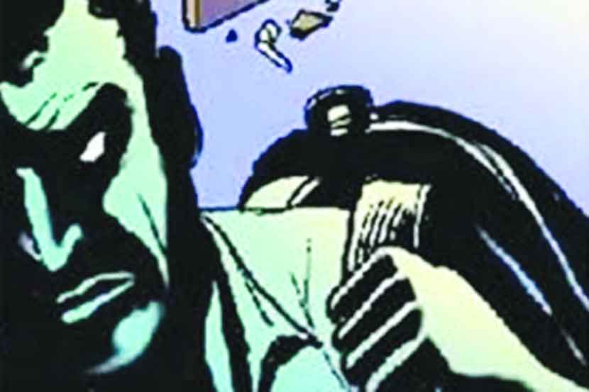 भरदिवसा घरफोडी करणाऱ्या पाच जणांना अटक