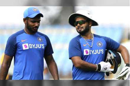 “BCCI, जरा लाज वाटू द्या”; संजू सॅमसनला वगळल्यानंतर नेटकऱ्यांमध्ये संताप