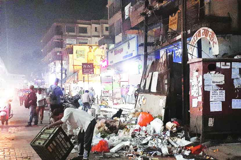 बदलापूर स्थानकात कचऱ्याचे ढीग