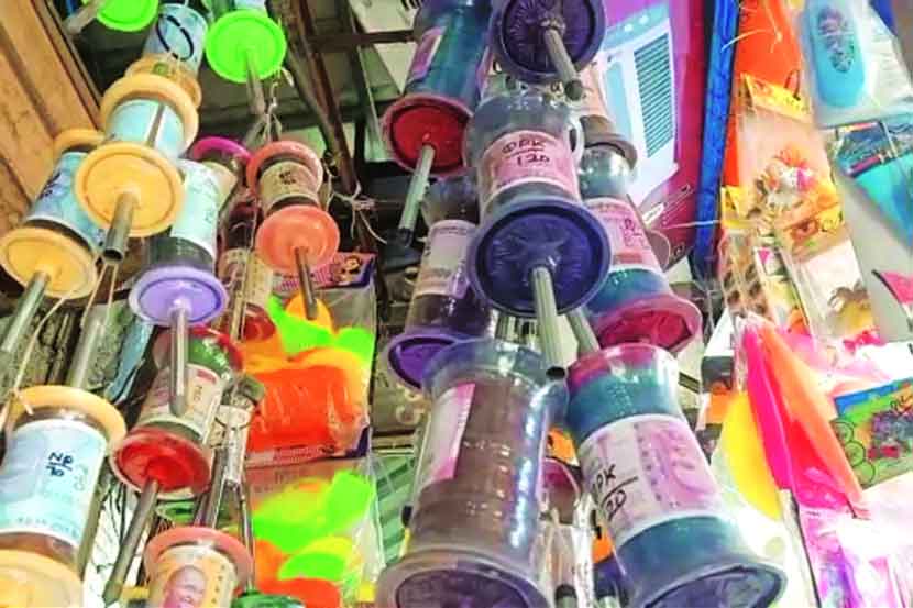 मकरसंक्रांतीनिमित्त पतंगांनी बाजारपेठा सजल्या