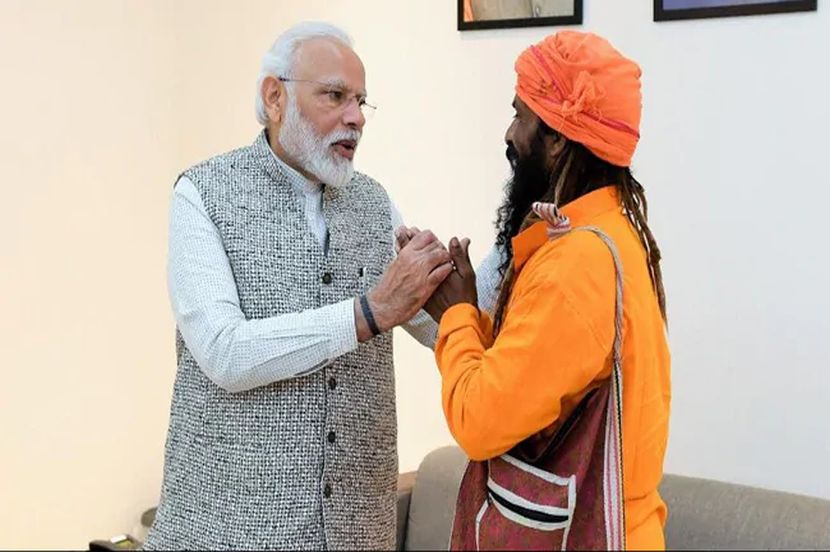 पंतप्रधान मोदींनी वाराणसीत घेतली ‘त्या’ रिक्षाचालकाची भेट, म्हणाले…
