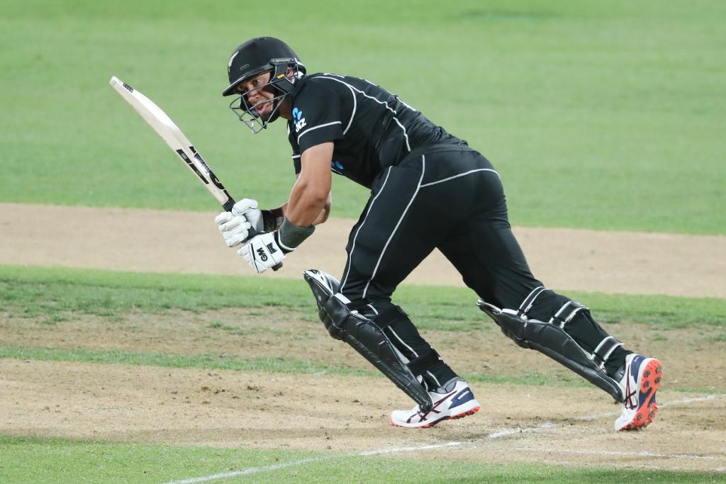Ind vs NZ : नाबाद अर्धशतकी खेळीसह टेलरने सावरला न्यूझीलंडचा डाव Ind vs NZ : नाबाद अर्धशतकी खेळीसह टेलरने सावरला न्यूझीलंडचा डाव