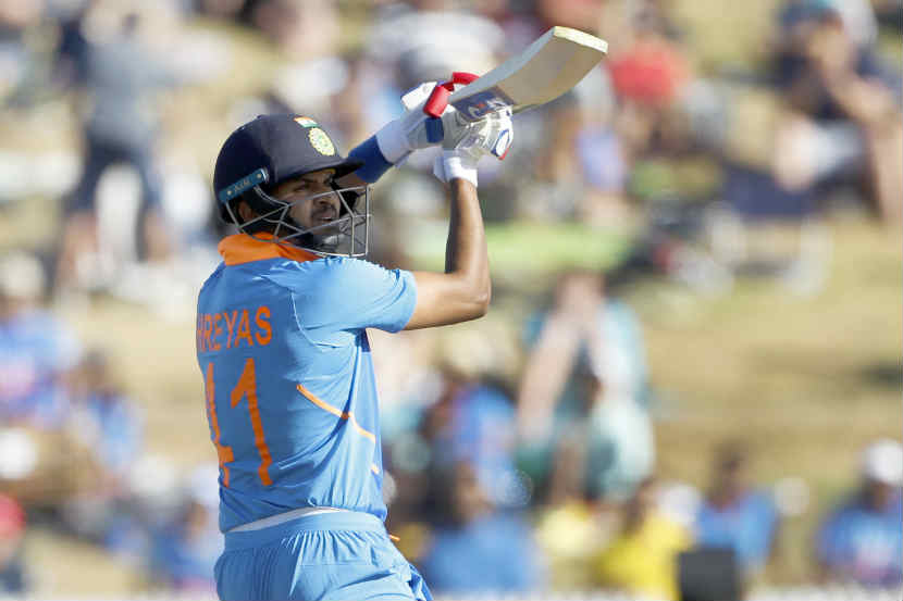 Ind vs NZ : श्रेयस अय्यर चमकला, धोनीच्या विक्रमाशी बरोबरी