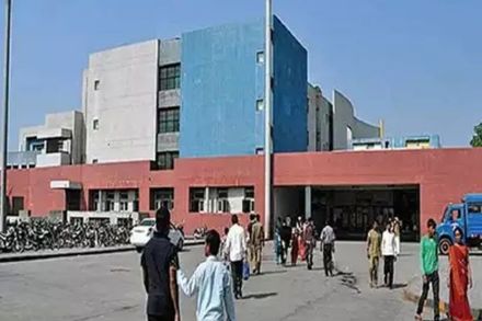 धक्कादायक! १०० महिलांना विवस्त्र करत घेतली मेडिकल टेस्ट