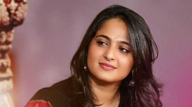 अखेर क्रिकेटरला डेट करण्यावर अनुष्काचे स्पष्टीकरण