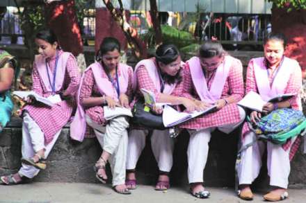 शिक्षकांच्या मदतीने उत्तरपत्रिका सोडविण्याचा प्रकार; चौघांविरुद्ध गुन्हा
